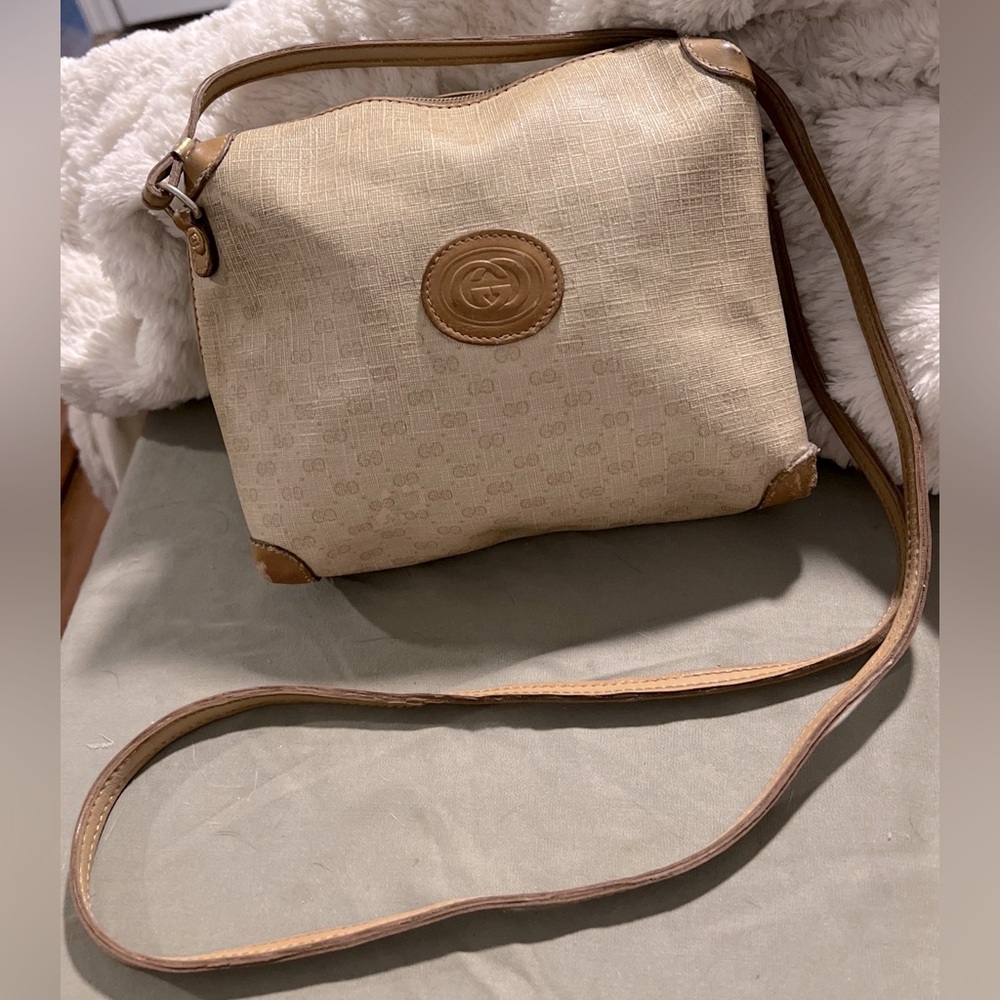 Authentic vintage Gucci Small Shoulder Bag, GG logo - Serial number 007-115-0093